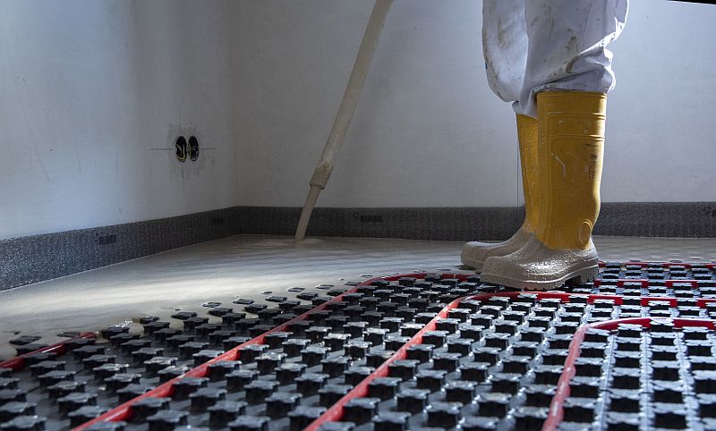 pokladka-betonu-na-podlahove-vytapeni