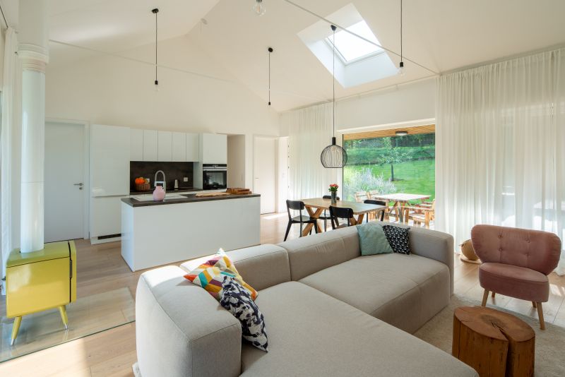 DrevoaStavby.cz Neobyčejná dřevostavba ve strmém svahu DrevoaStavby.cz Neobyčejná dřevostavba ve strmém svahu