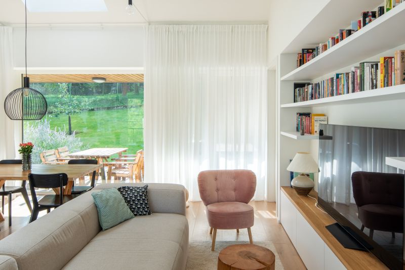 DrevoaStavby.cz Neobyčejná dřevostavba ve strmém svahu DrevoaStavby.cz Neobyčejná dřevostavba ve strmém svahu