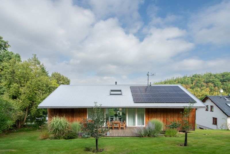 DrevoaStavby.cz Neobyčejná dřevostavba ve strmém svahu DrevoaStavby.cz Neobyčejná dřevostavba ve strmém svahu