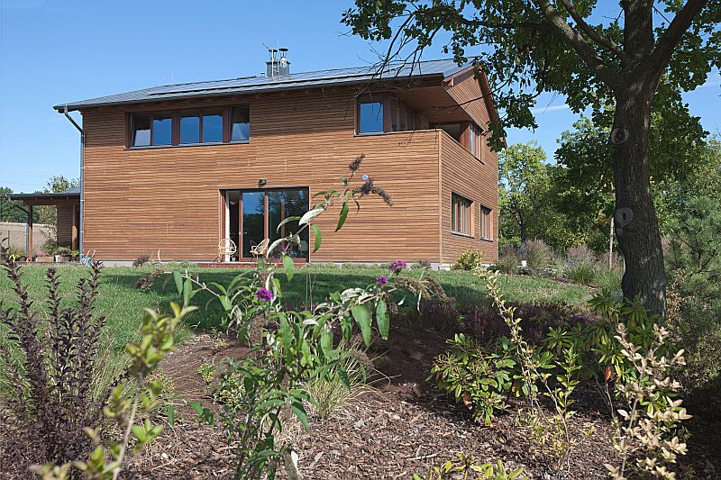 RD-Chvaletice-bocni-strana-domu