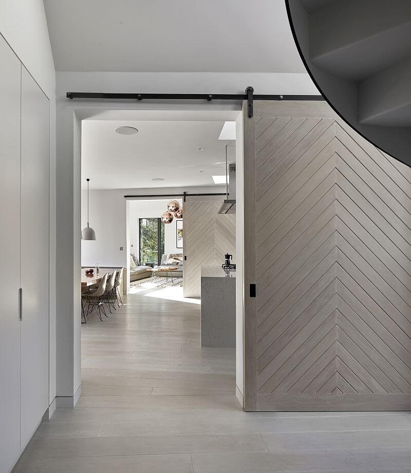 Backwater-trvale-udrztitelny-dum-vchody