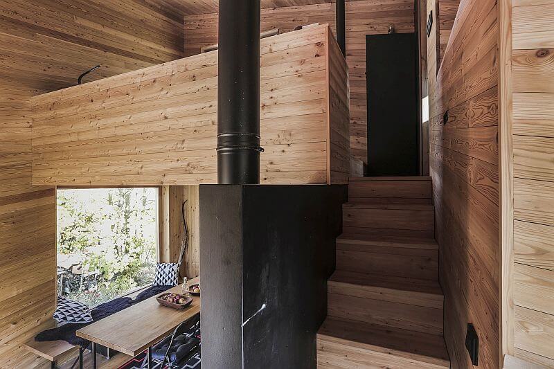 drevena-moderni-chata-interier-obytny-prostor