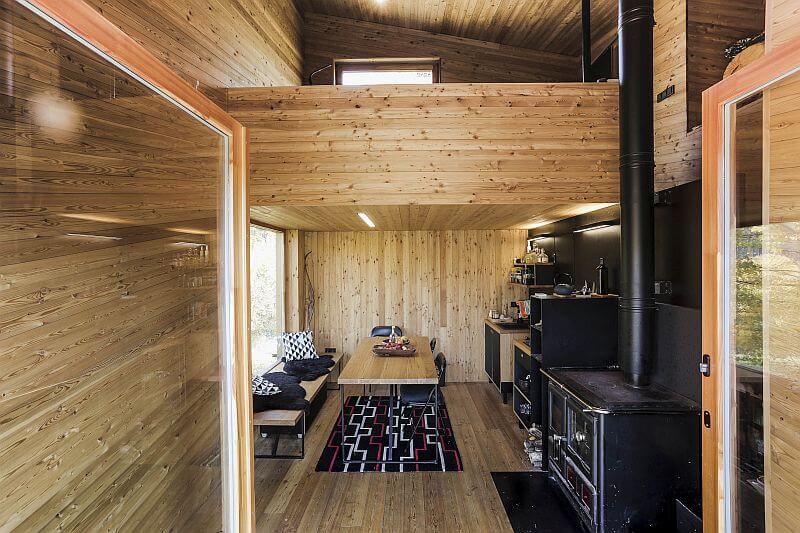 drevena-moderni-chata-interier