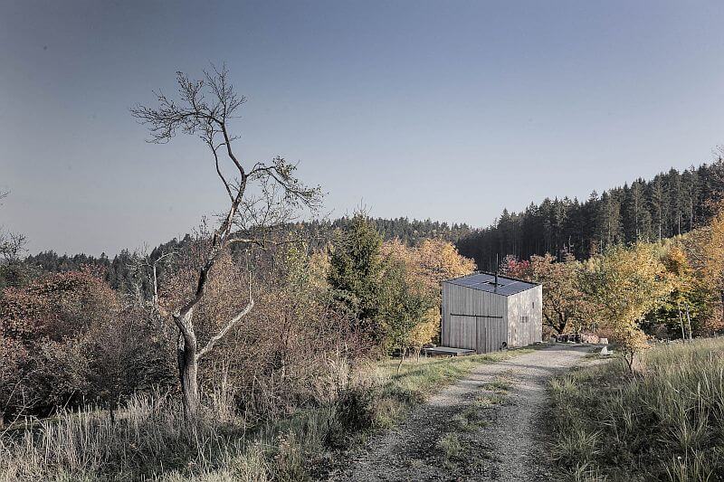 drevena-moderni-chata-pohled-na-chatku