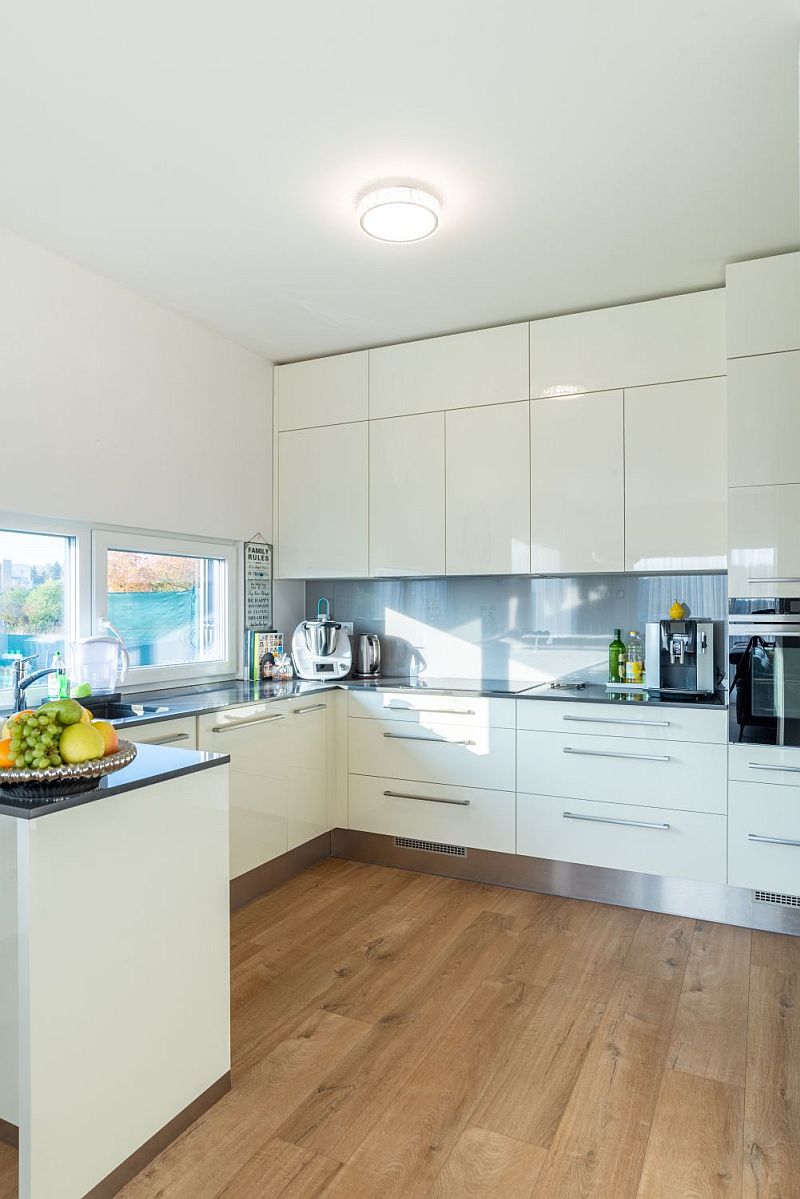 drevostavba-atrium-interier-cast-kuchyne