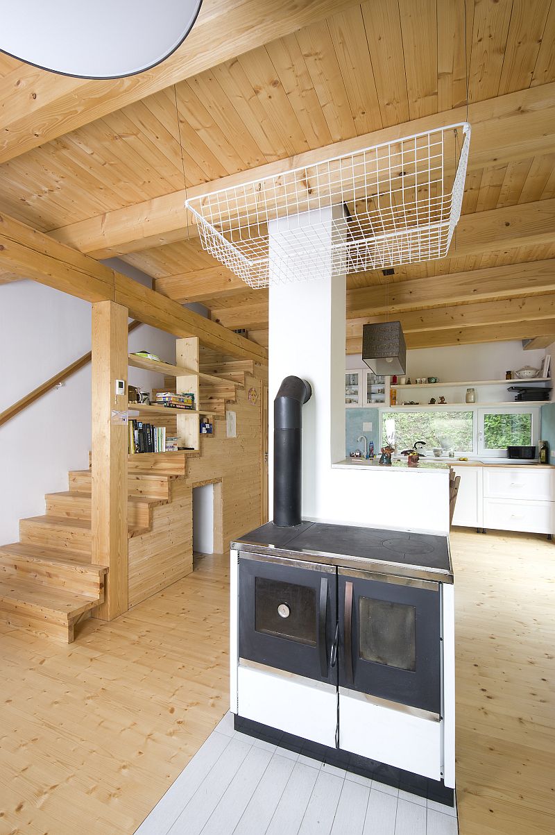 chata-v-krusnohori-interier-krbova-kamna