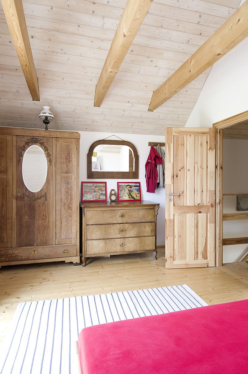 chata-v-krusnohori-interier-vstup-do-loznice