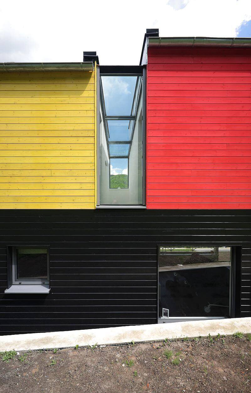 drevostavba-ve-svahu-fasada