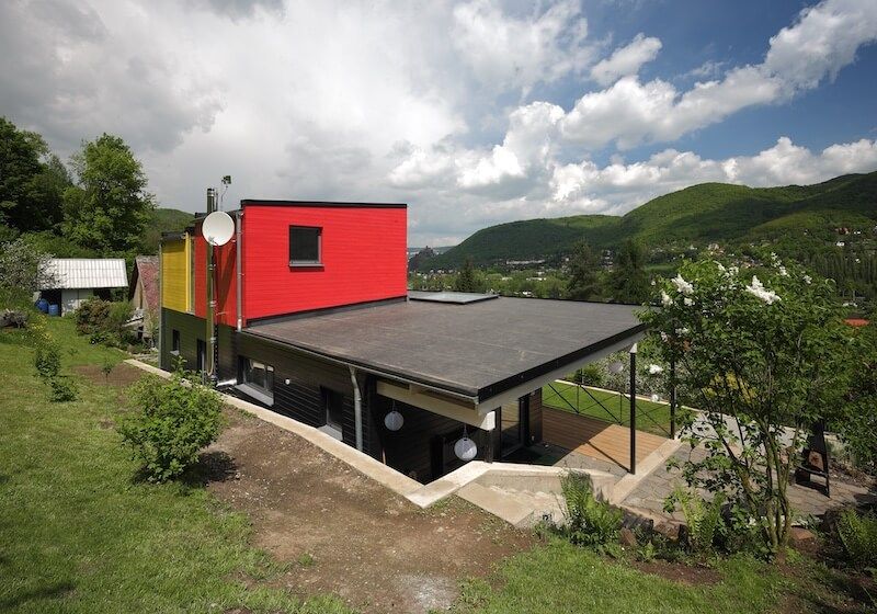 drevostavba-ve-svahu-pozemek