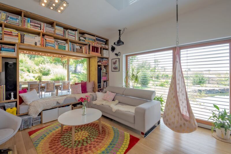 drevostavba-svepomoci-na-rodinnem-pozemku-obyvaci-pokoj