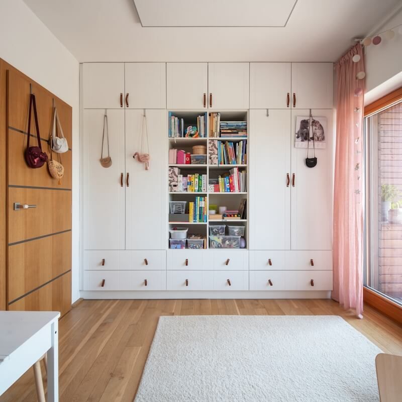 drevostavba-svepomoci-na-rodinnem-pozemku-satni-skrin