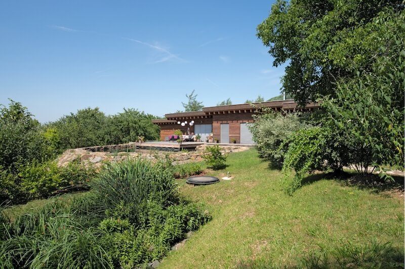 drevostavba-svepomoci-na-rodinnem-pozemku-zahrada