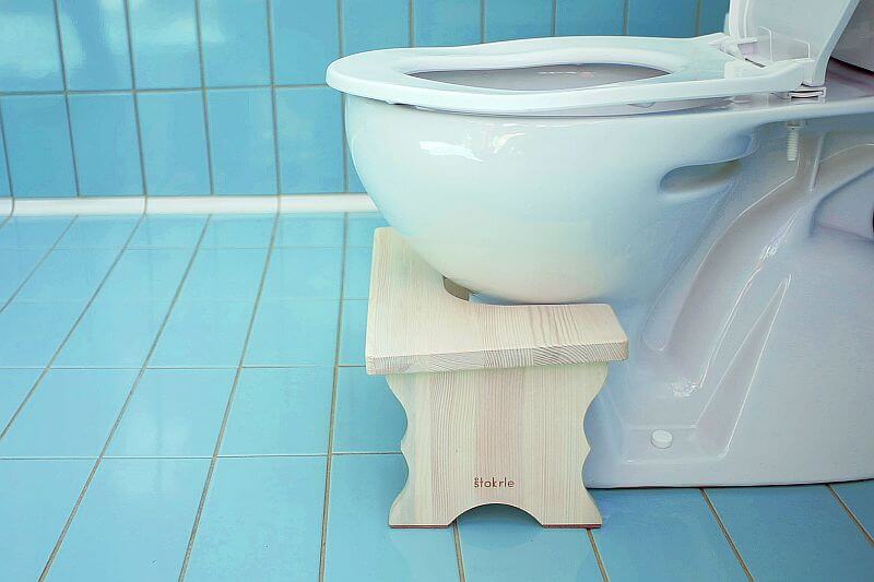 toaleta-se-stokrlem