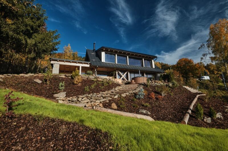 DrevoaStavby.cz | Masivní skeletová dřevostavba ve svahu DrevoaStavby.cz | Masivní skeletová dřevostavba ve svahu