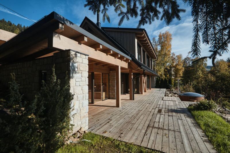 DrevoaStavby.cz | Masivní skeletová dřevostavba ve svahu DrevoaStavby.cz | Masivní skeletová dřevostavba ve svahu