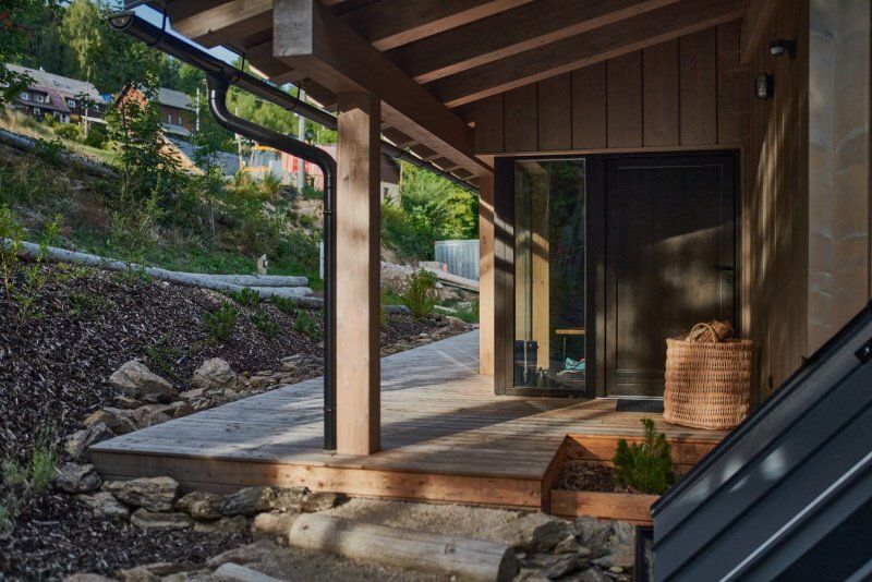 DrevoaStavby.cz | Masivní skeletová dřevostavba ve svahu DrevoaStavby.cz | Masivní skeletová dřevostavba ve svahu