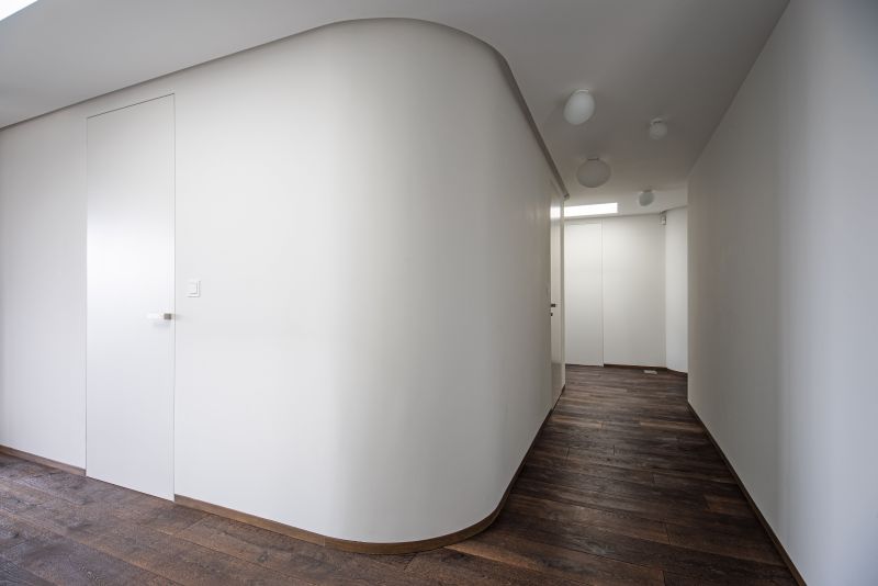 DrevoaStavby.cz | Moderní dřevostavba ve svažitém pozemku s jezírkem DrevoaStavby.cz | Moderní dřevostavba ve svažitém pozemku s jezírkem