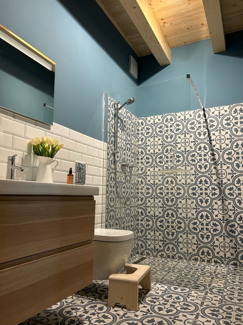 DrevoaStavby.cz Prostorná patrová dřevostavba na samotě u lesa DrevoaStavby.cz Romantika na samotě u lesa v dřevostavbě koupelna