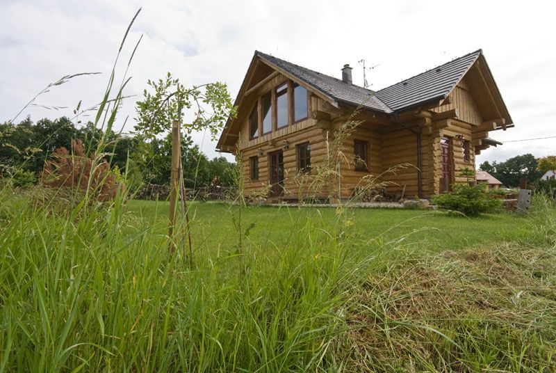 Drevoastavby.cz | Masivn&iacute; srub v Železn&yacute;ch hor&aacute;ch odolal i vichřici