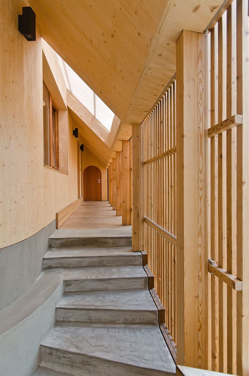 rekonstrukce-fary-cafe-fara-vnitrni-pruchod