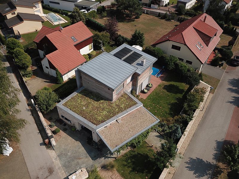 pohled-shora-travnata-strecha-Sedum-Top