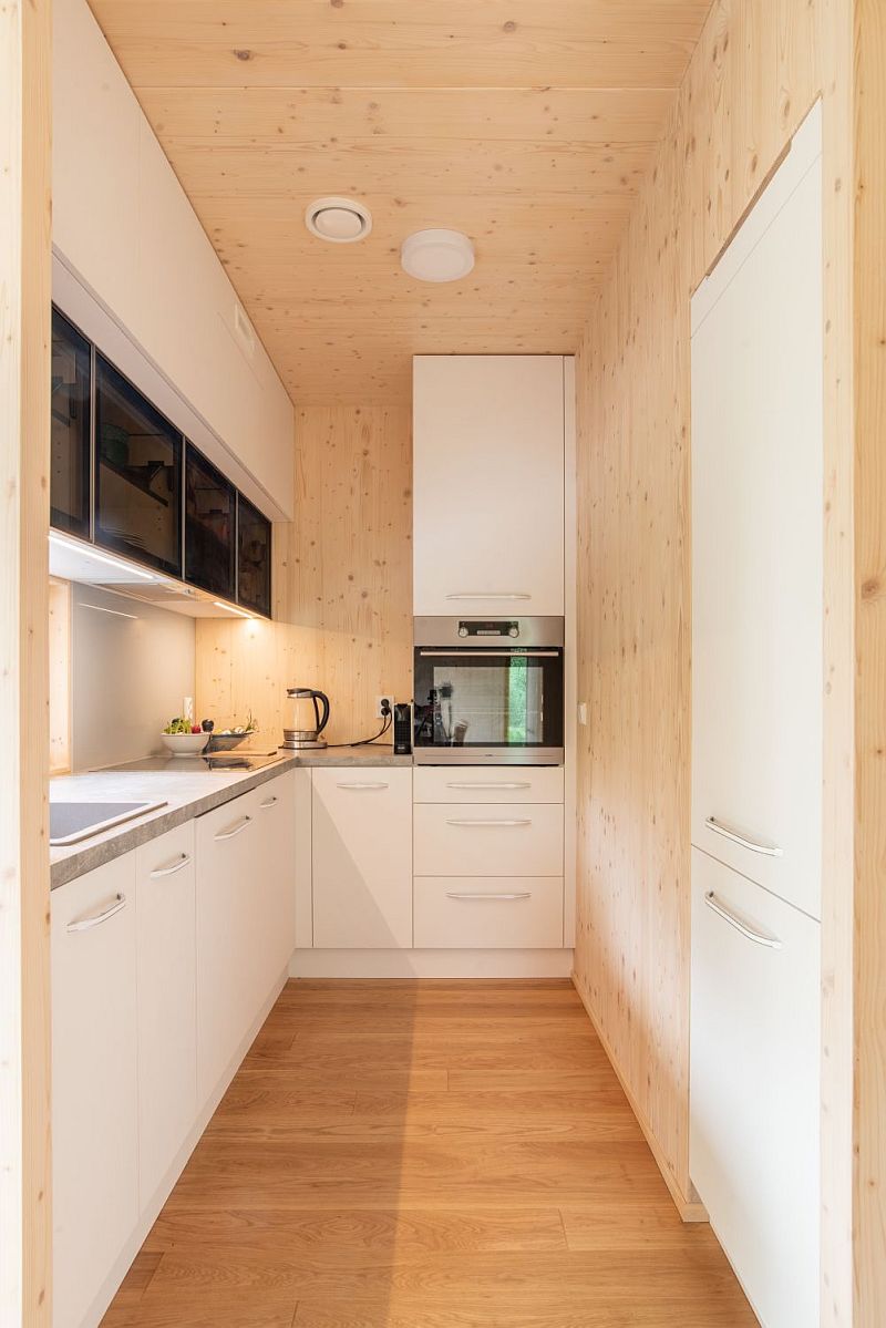 mala-kompaktni-drevostavba-kuchyne