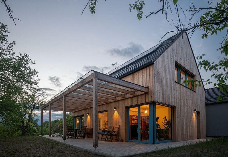 drevostavba-v-raji-nocni-pohled