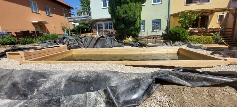 DrevoaStavby.cz Stavba a údržba jezírka s Michalem Šperlingem 3_Stavba okraje plavacii casti