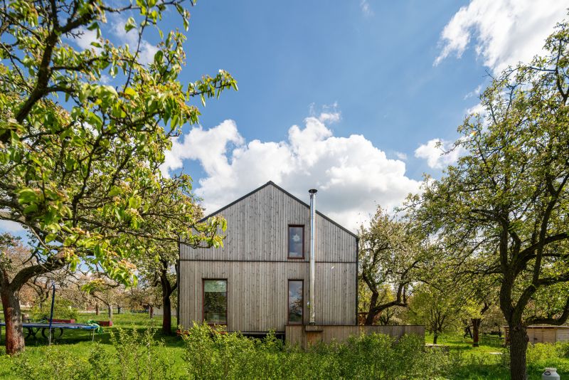 DrevoaStavby.cz Modulární dřevostavba mezi jabloněmi DrevoaStavby.cz Modulární dřevostavba mezi jabloněmi