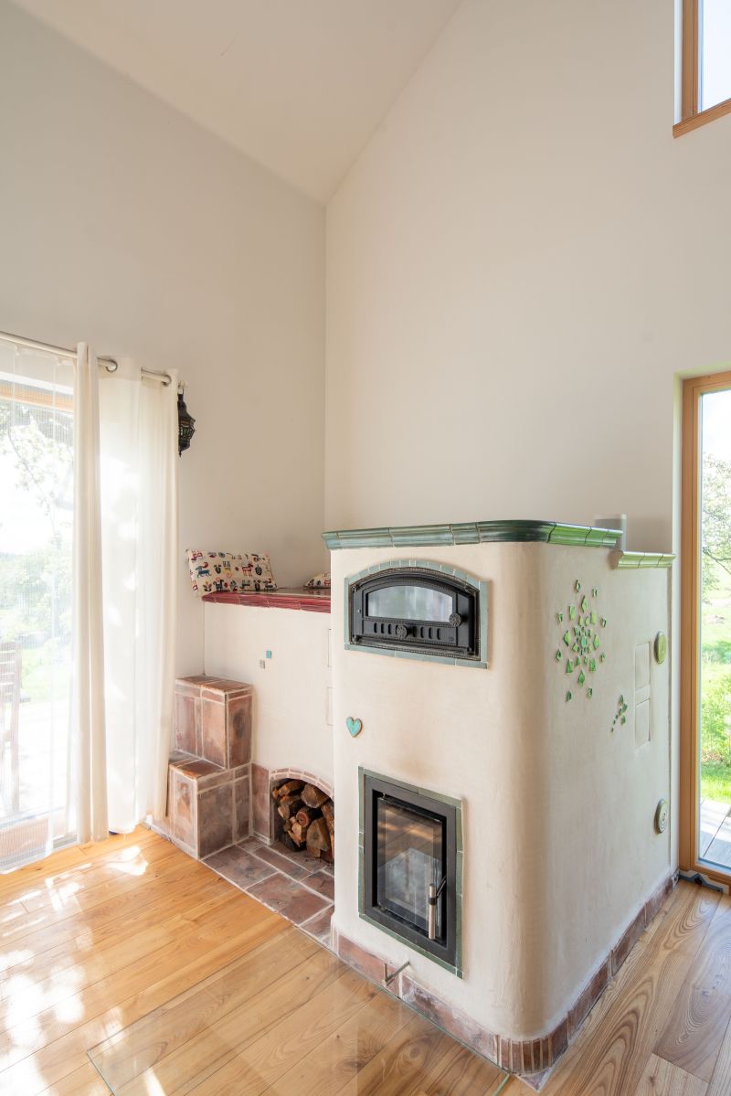 DrevoaStavby.cz Modulární dřevostavba mezi jabloněmi DrevoaStavby.cz Modulární dřevostavba mezi jabloněmi kamna