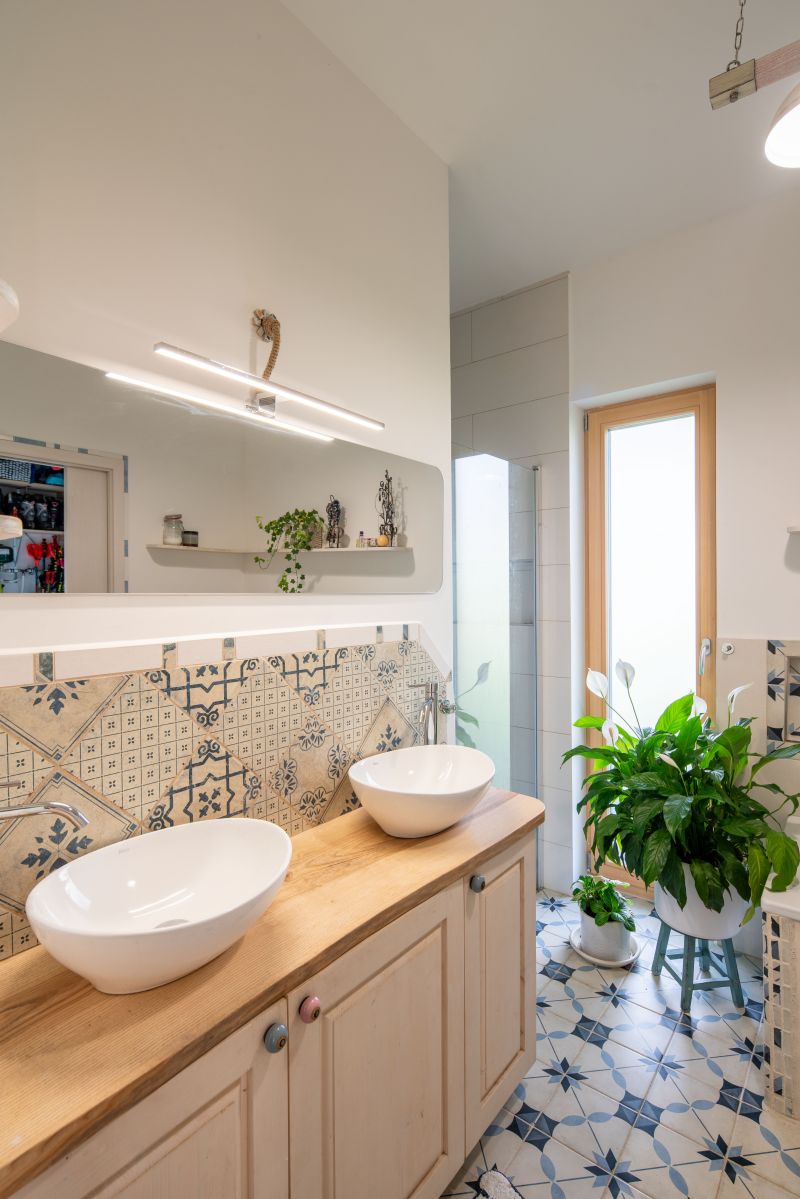 DrevoaStavby.cz Modulární dřevostavba mezi jabloněmi DrevoaStavby.cz Modulární dřevostavba mezi jabloněmi koupelna