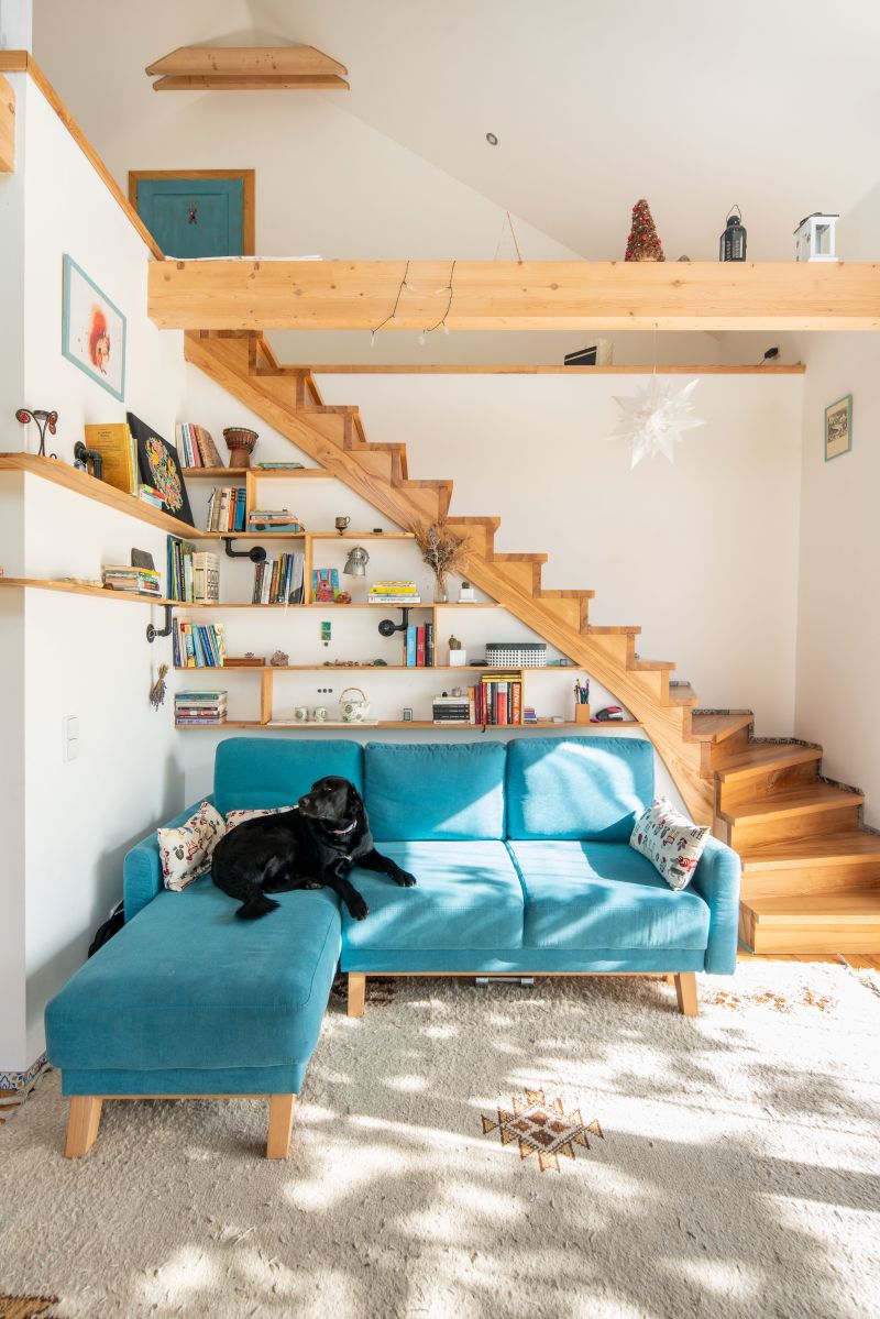 DrevoaStavby.cz Modulární dřevostavba mezi jabloněmi DrevoaStavby.cz Modulární dřevostavba mezi jabloněmi sedačka