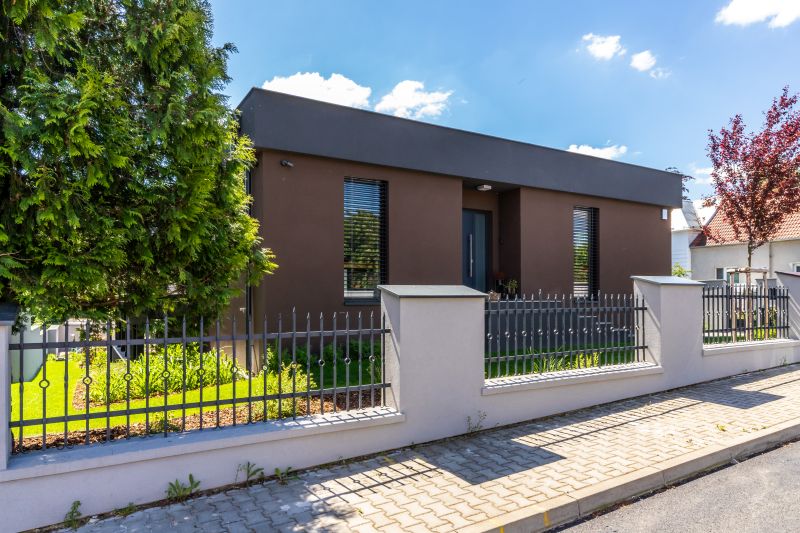 DrevoaStavby.cz Rekonstrukce zděného domu na sendvičovou dřevostavbu původní zdeny dum DrevoaStavby.cz Rekonstrukce zděného domu na sendvičovou dřevostavbu přední část domu