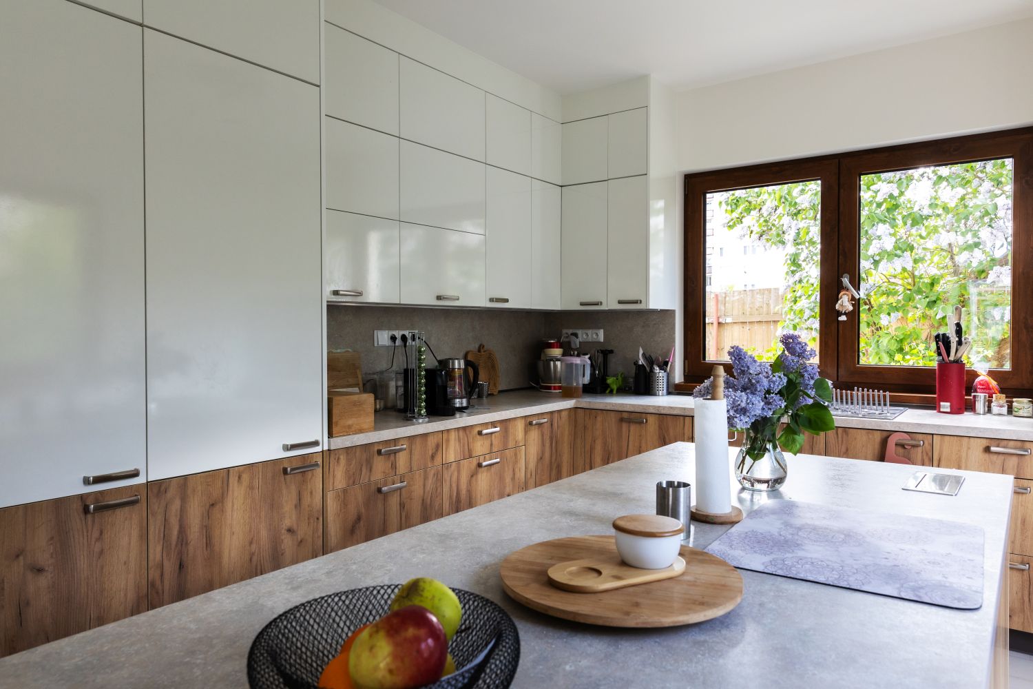 DrevoaStavby.cz Patrová dřevostavba mezi paneláky DrevoaStavby.cz Patrová dřevostavba mezi paneláky kuchyně