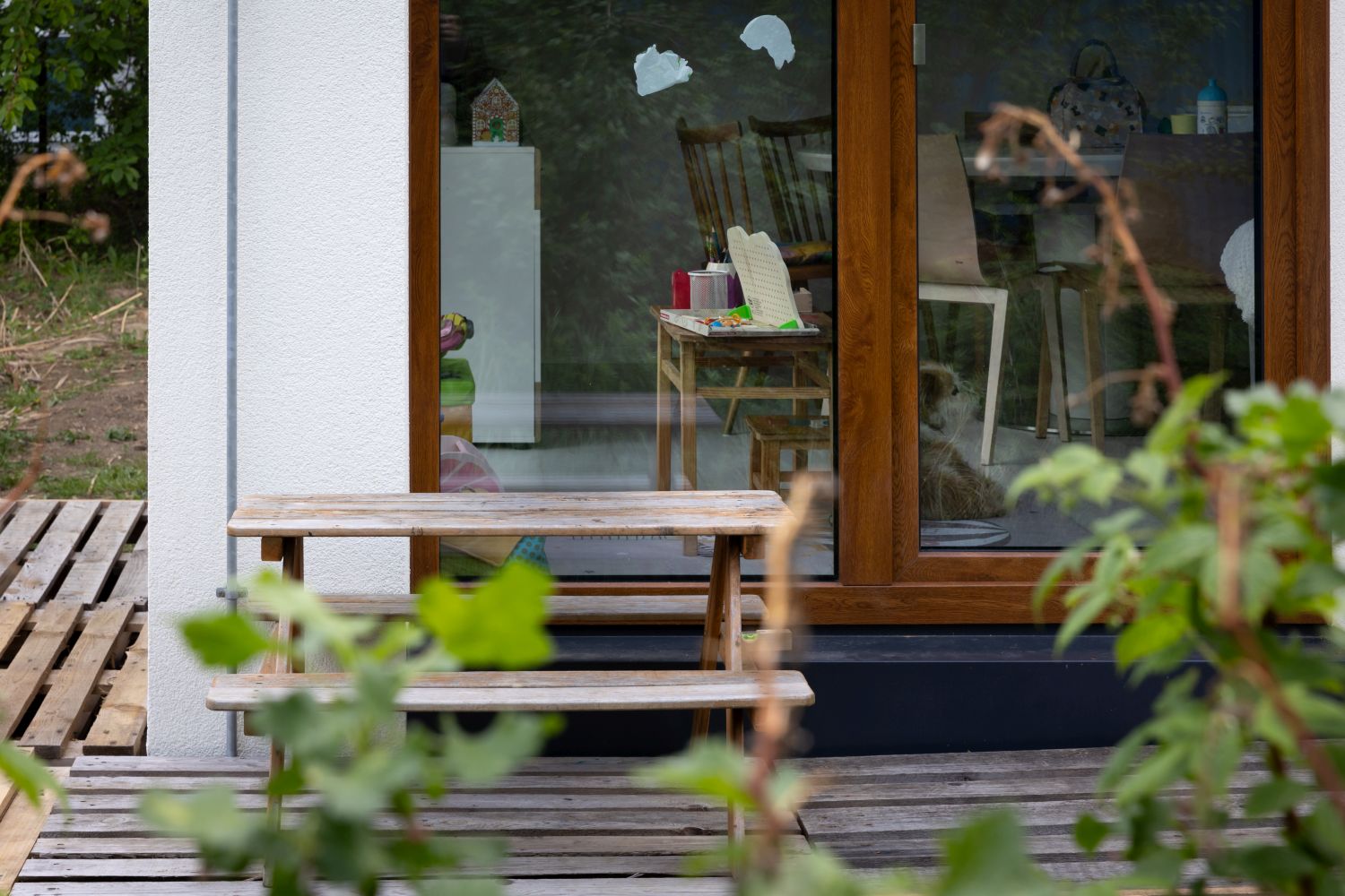 DrevoaStavby.cz Patrová dřevostavba mezi paneláky DrevoaStavby.cz Patrová dřevostavba mezi paneláky část terasy