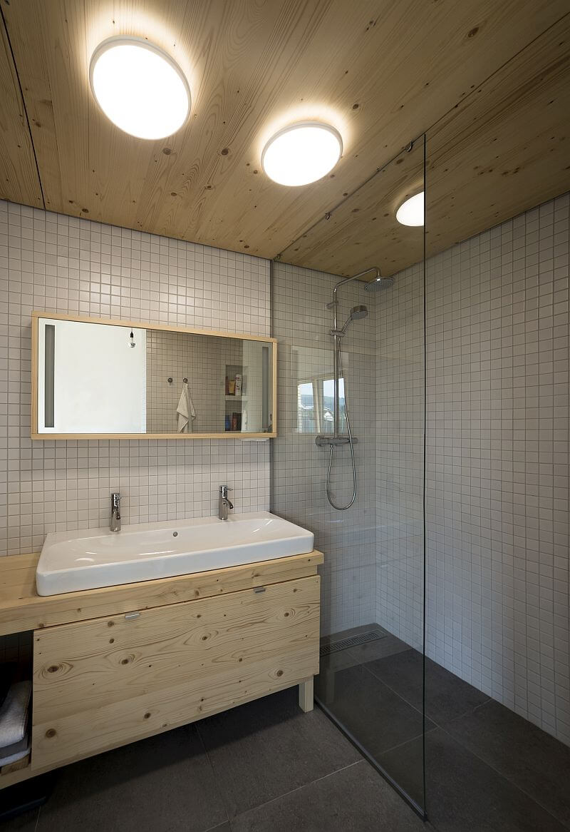 drevostavba-mezi-panelaky-interier-koupelna