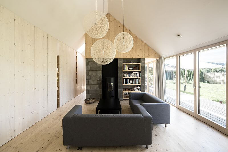 drevostavba-mezi-panelaky-interier-obyvaci-pokoj