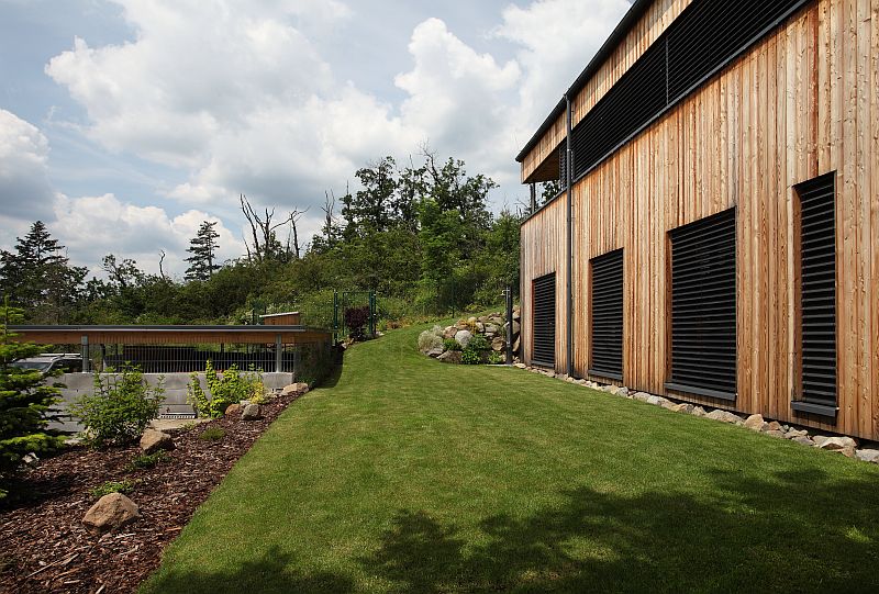 moderni-individualni-drevostavba-zahrada