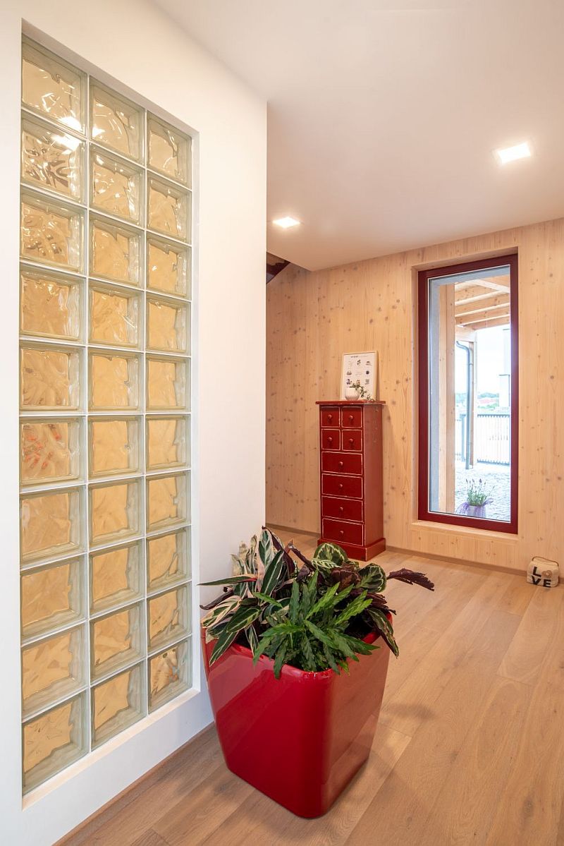 moderni-patrova-drevostavba-chodba