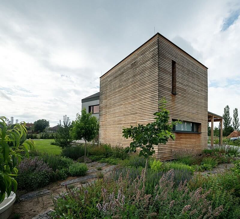 moderni-patrova-drevostavba-drevena-cast