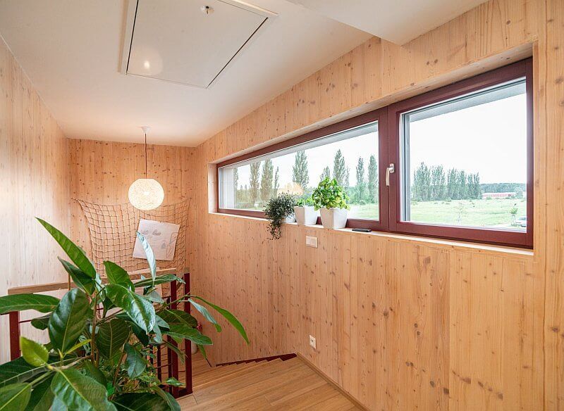 moderni-patrova-drevostavba-u-schodiste