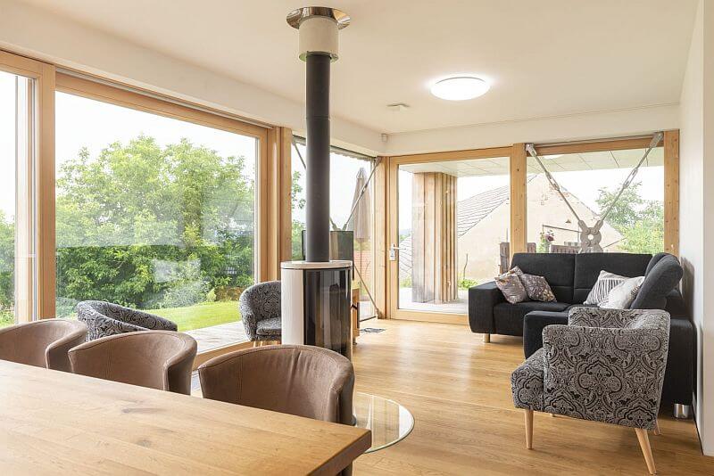 moderni-drevostavba-prodesi-domesi-kamna