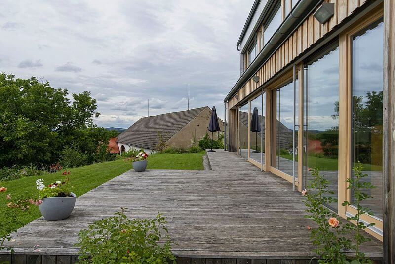 moderni-drevostavba-prodesi-domesi-terasa