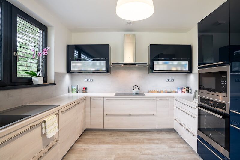 drevoastavby-treti-generace-v-jedne-zahrade-interier-kuchyne