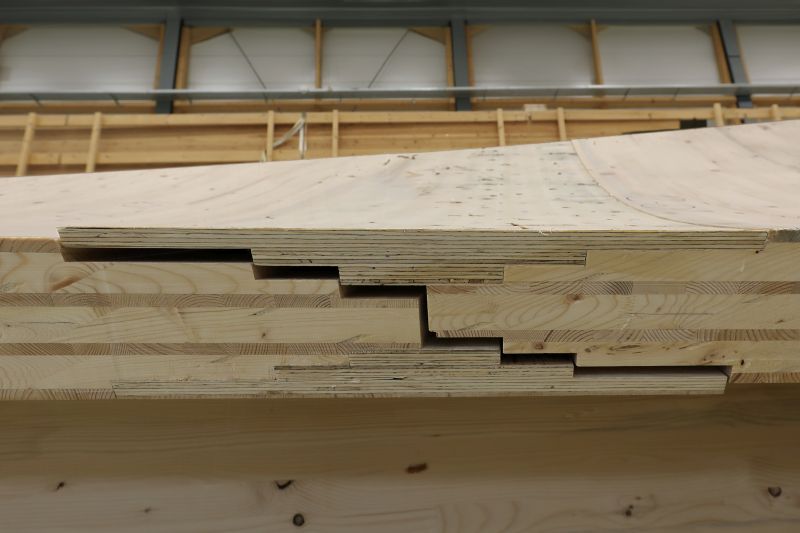 DrevoaStavby.cz Samotvárné dřevo CLT panely_v hale DrevoaStavby.cz Samotvárné dřevo CLT panely_detail panelů_3