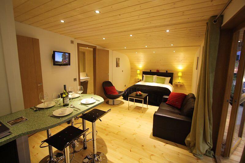 maly-domek-Velka-Britanie-interier-obytny-prostor