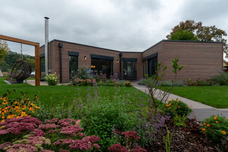 nizkoenergeticka-bezbarierova-drevostavba-zahrada