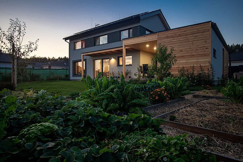 pasivni-drevostavba-zahrada