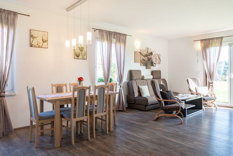 PILA-MARTINICE-jidelna